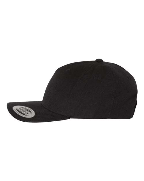 Premium Five-Panel Curved Bill Snapback Cap – Detail