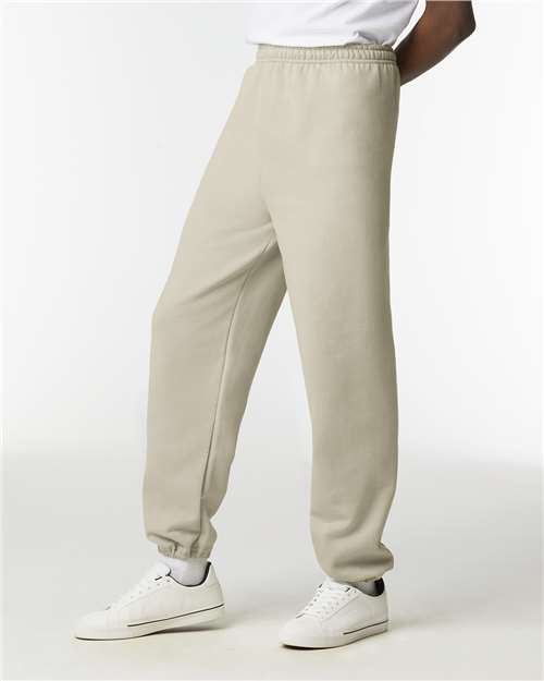 Unisex Heavy Blend™ Sweatpants – On Model – Side