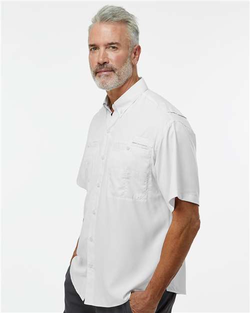 Men's Hatteras Performance Short Sleeve Fishing Shirt – On Model – Side
