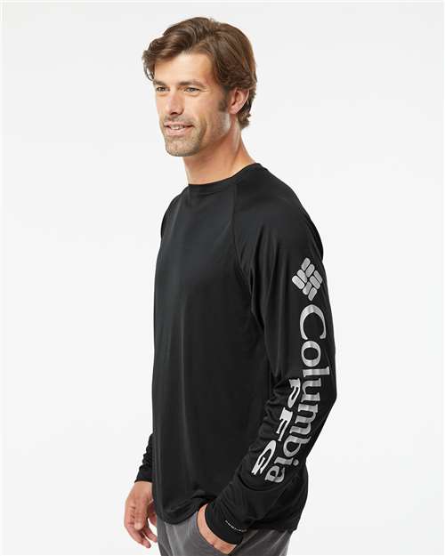 Men's PFG Terminal Tackle™ Long Sleeve T-Shirt – On Model – Side