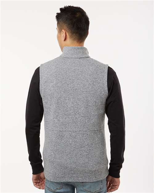 Men's Alto Pass™ Fleece Vest – On Model – Back