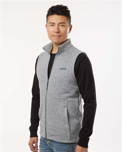 Men's Alto Pass™ Fleece Vest – On Model – Side