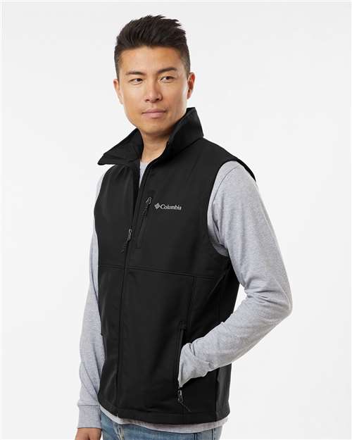 Men's Ascender™ II Soft Shell Vest – On Model – Side