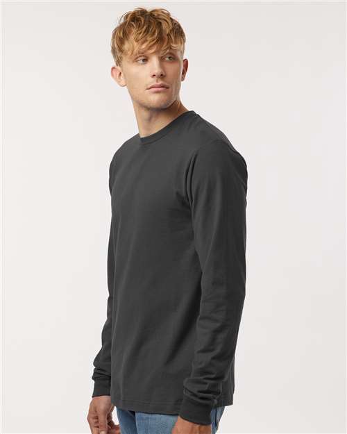 Unisex Fine Jersey Long Sleeve T-Shirt – On Model – Side