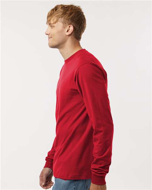 Unisex Fine Jersey Long Sleeve T-Shirt – On Model – Side