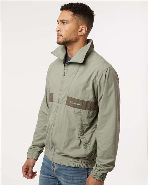 Men's Spire Valley™ Windbreaker – On Model – Side