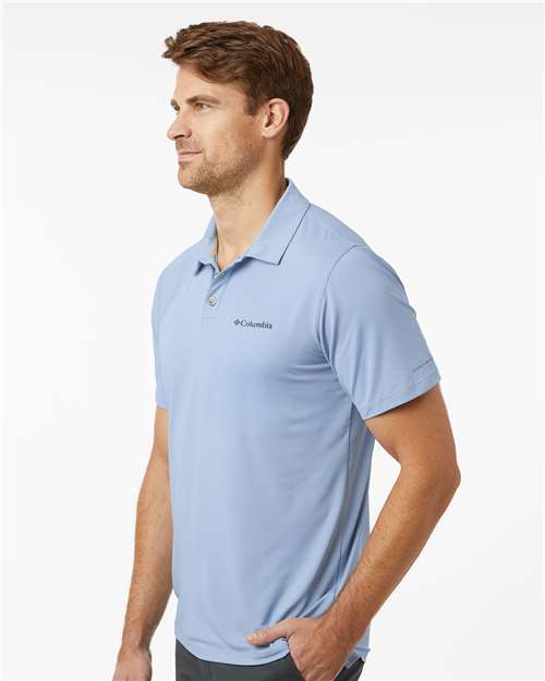 Men's Tech Trail™ Utility Polo – On Model – Side