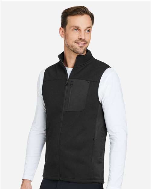 Men's Constant Canyon Vest – On Model – Side