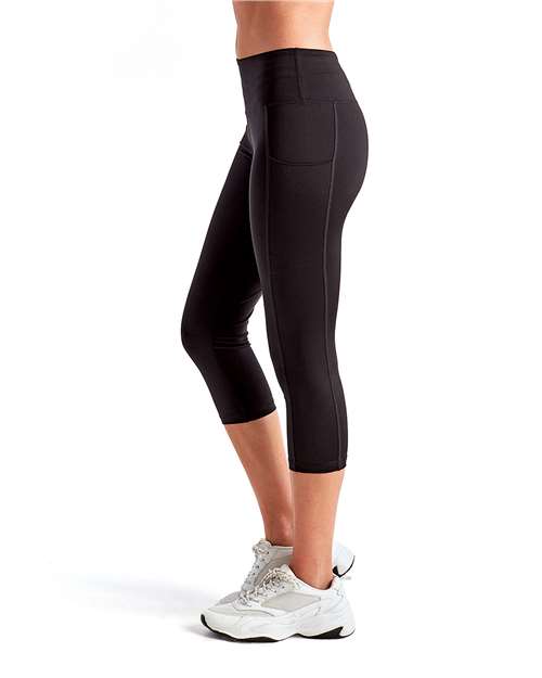 Women's Performance Calf-Length Leggings – On Model – Side