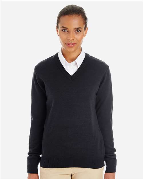 Women's Pilbloc V-Neck Sweater – On Model