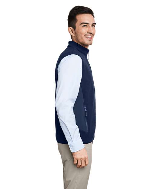 Men's Harbor Fleece Vest – On Model – Side