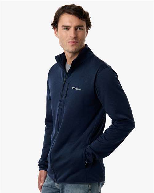 Men's Essential Hike™ Grid Fleece Full-Zip – On Model – Side