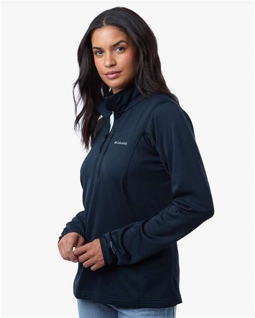 Women's Essential Hike™ Grid Fleece Half-Zip Pullover – On Model – Side