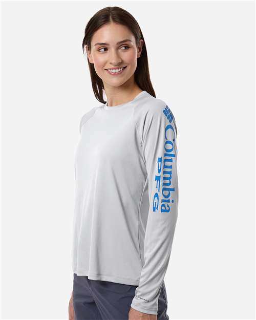 Women's PFG Tidal Tee™ II Long Sleeve – On Model – Side