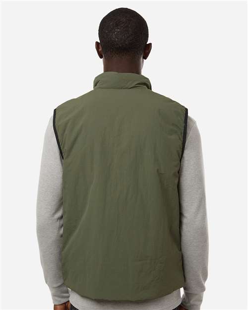 Men's Commuter Tech Vest – On Model – Back