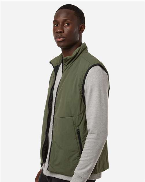 Men's Commuter Tech Vest – On Model – Side