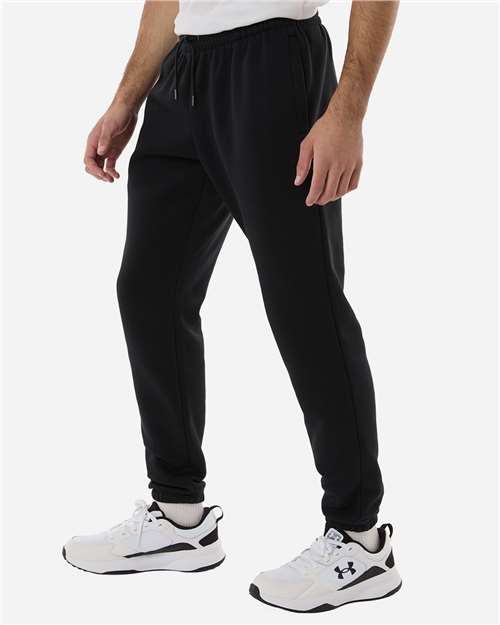 Men's Icon Fleece Joggers – On Model – Side