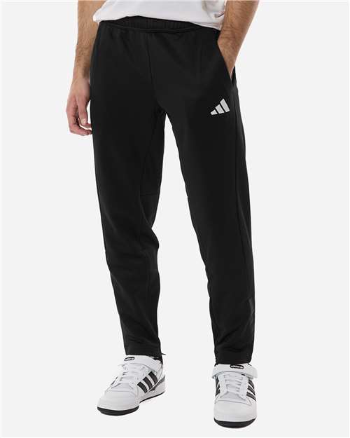 Men's Game & Go Fleece 3-Bar Sweatpants – On Model