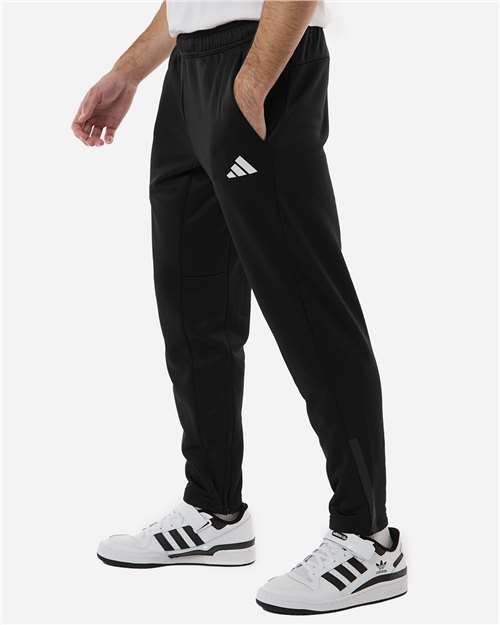 Men's Game & Go Fleece 3-Bar Sweatpants – On Model – Side