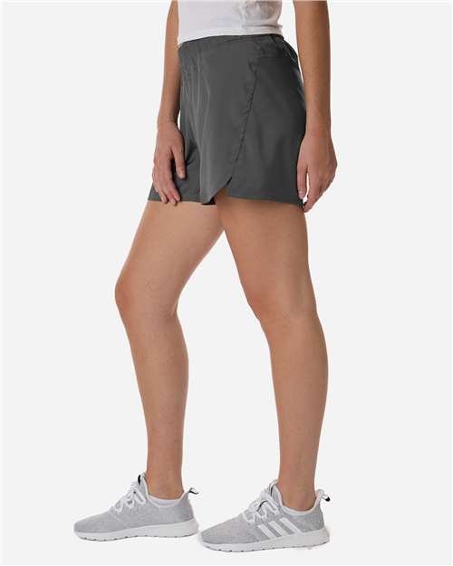 Women's D4T Woven 3" Shorts – On Model – Side