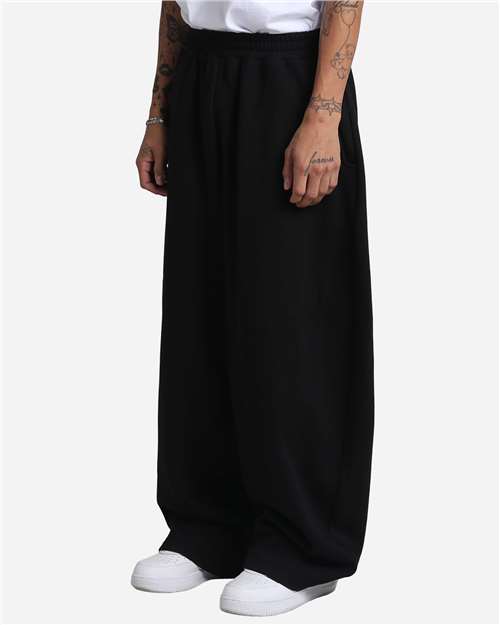 Unisex Balloon Fleece Pants – On Model – Side