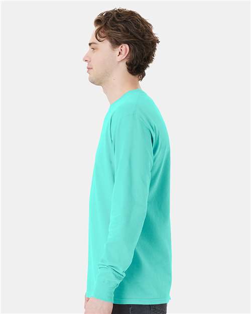 Unisex Garment-Dyed Long Sleeve T-Shirt With a Pocket – On Model – Side