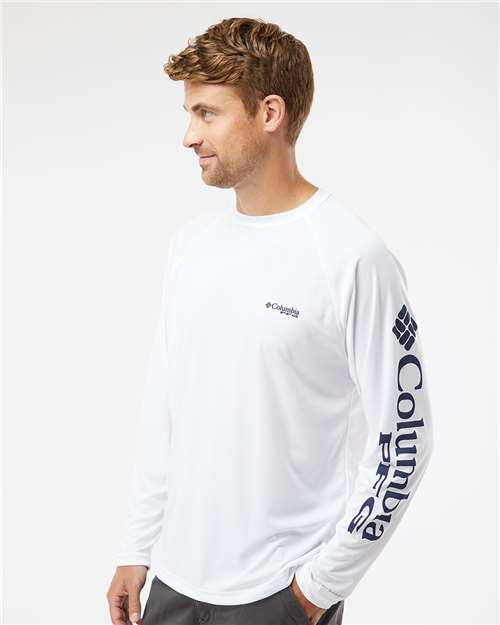 Men's PFG Terminal Tackle™ Long Sleeve T-Shirt – On Model – Side