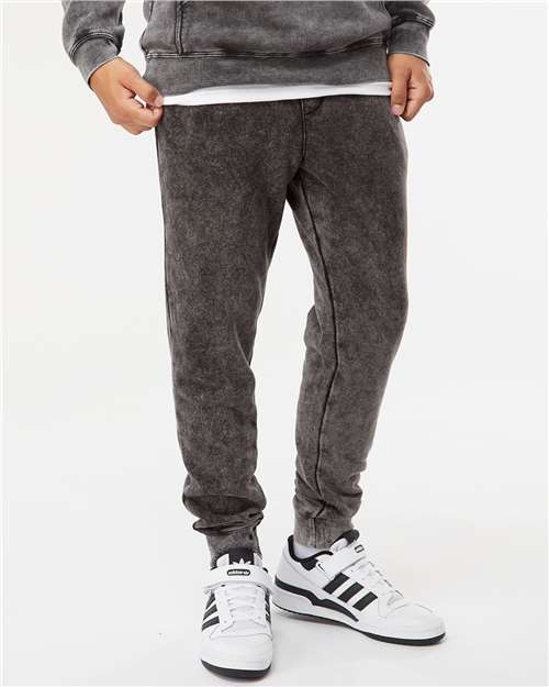 Unisex Mineral Wash Fleece Sweatpants – On Model