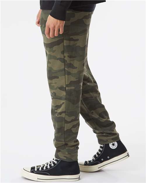 Men's Midweight Fleece Sweatpants – On Model – Side